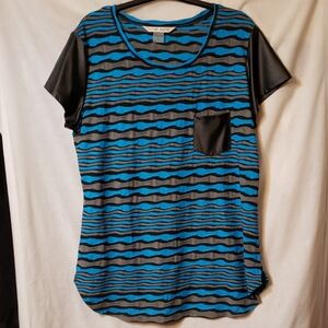 Wave Patterned Black and Blue Short Sleeve Tee